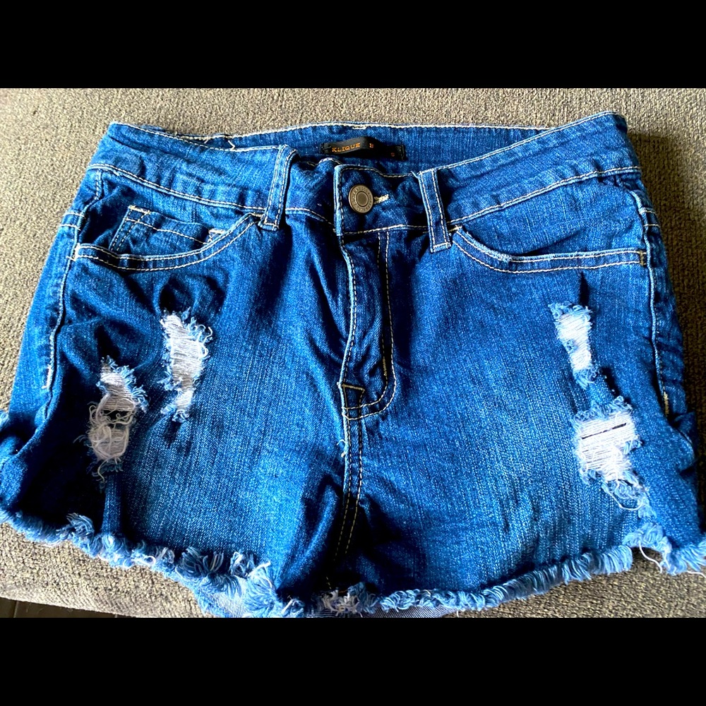 Blue jean shorts size 0 juniors.